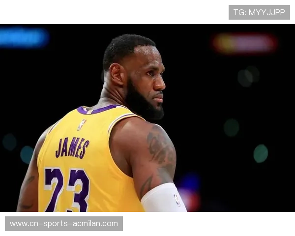 詹姆斯篮下强打完成绝杀，湖人主场爆棚