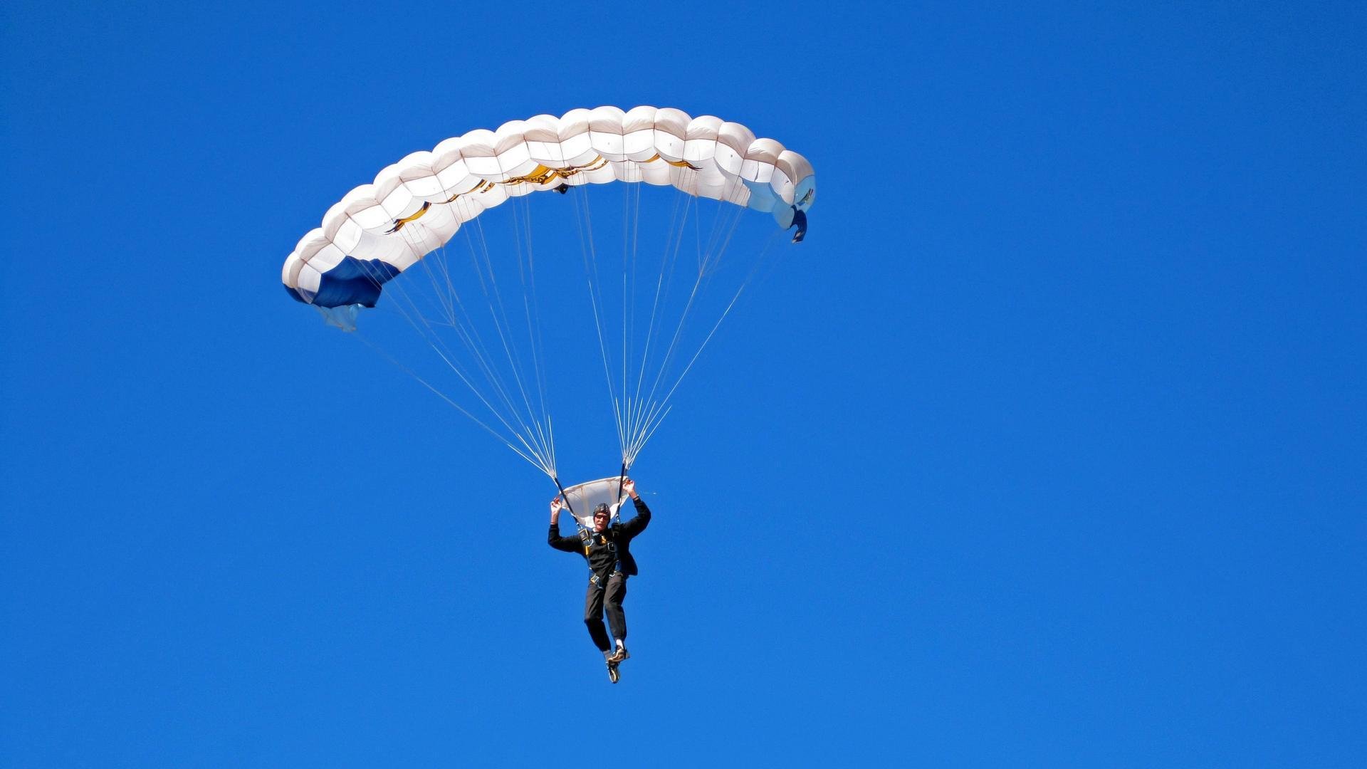 全国青少年卡丁车锦标赛在广州激烈竞技，青少年卡丁车赛车证怎么考
