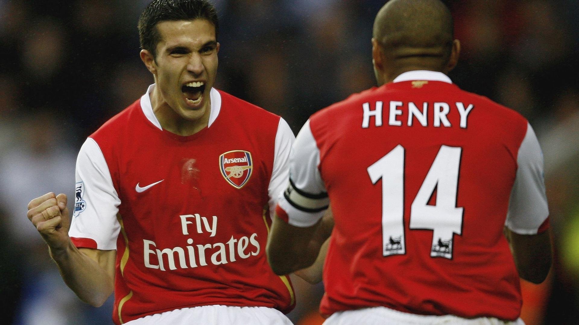 前锋是否需参与更多低位组织任务，前锋的活动范围